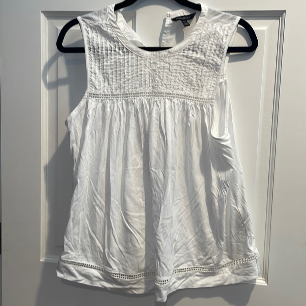 Banana Republic Factory sleeveless blouse. White. Worn only once. Size PL